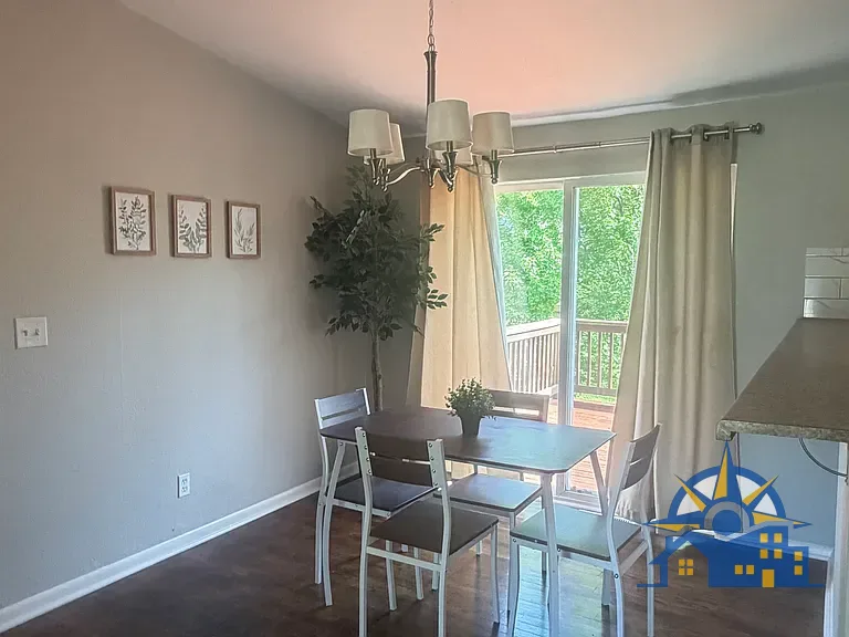 2705 NW 86th St, Kansas City, MO 64154