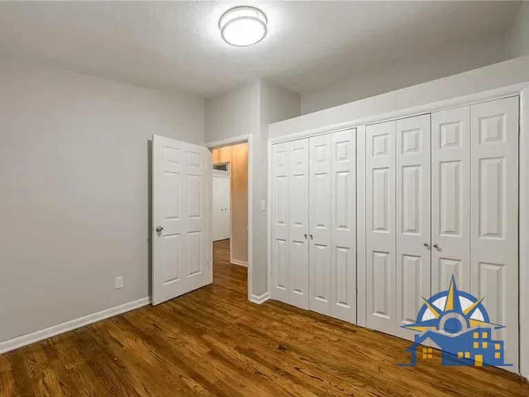 2705 NW 86th St, Kansas City, MO 64154
