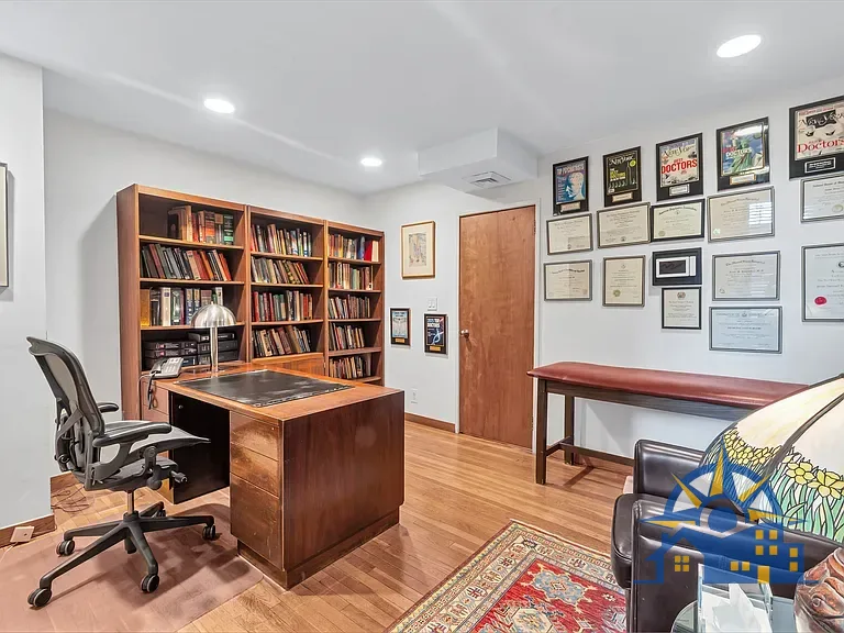 21 E 93rd St, New York, NY 10128