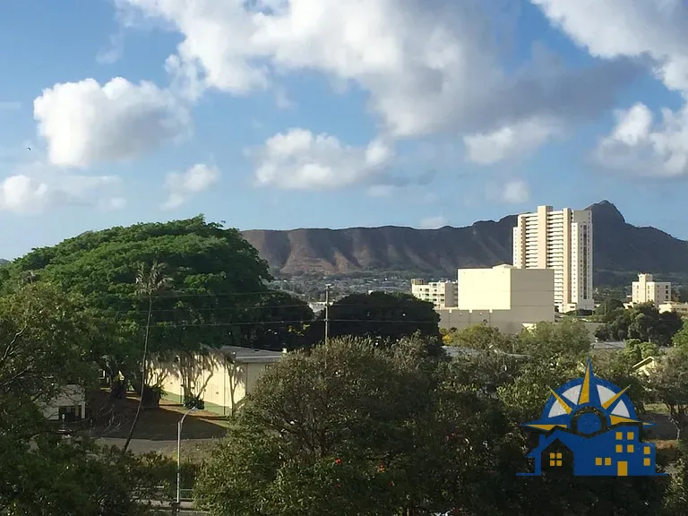 1941 Church Ln, Honolulu, HI 96826