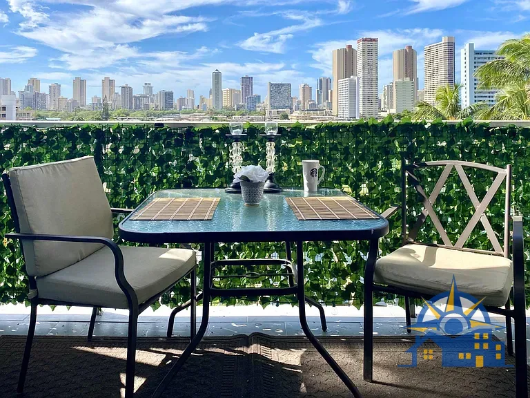 1941 Church Ln, Honolulu, HI 96826