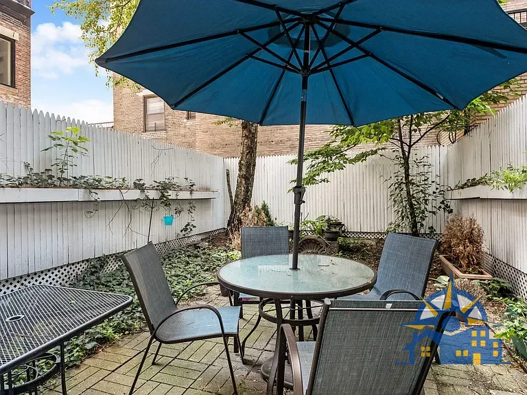 264 W 73rd St, New York, NY 10023