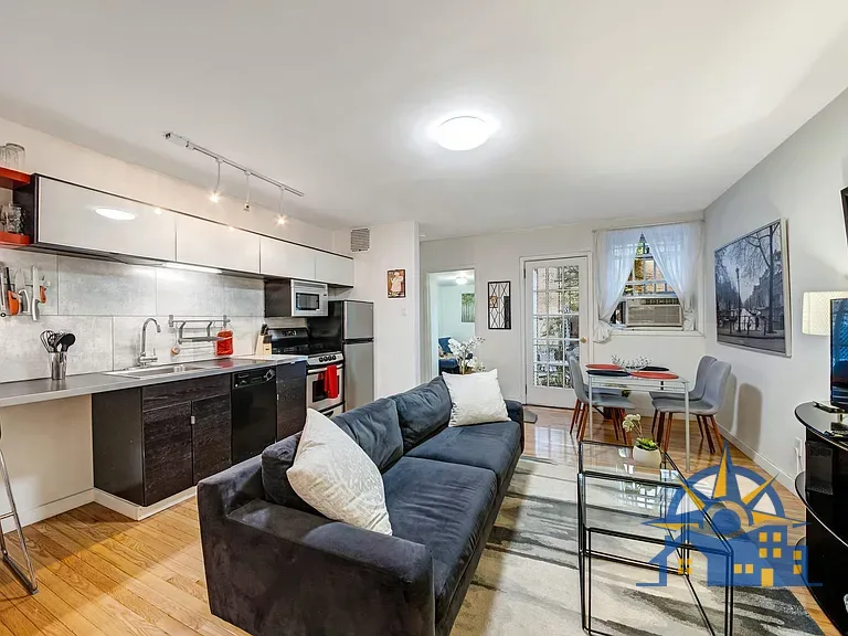 264 W 73rd St, New York, NY 10023