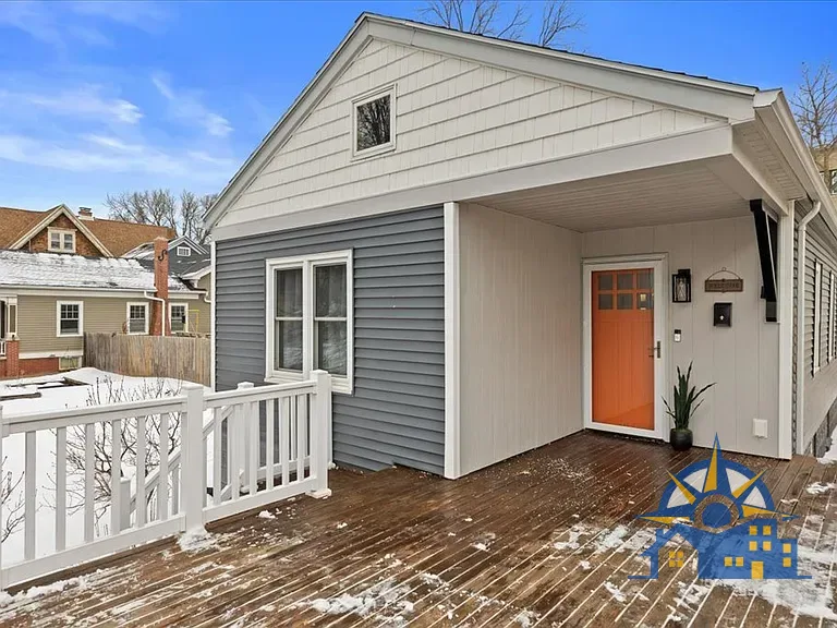1608 N Astor St, Milwaukee, WI 53202