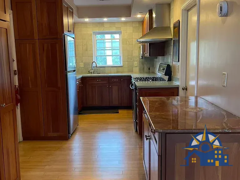 30 Lake Shore Ct, APT 4