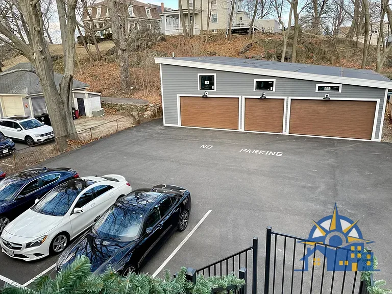 321 Lafayette St, 