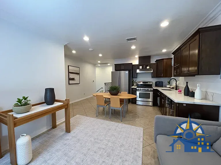 3439 S Catalina St - USC Student Housing