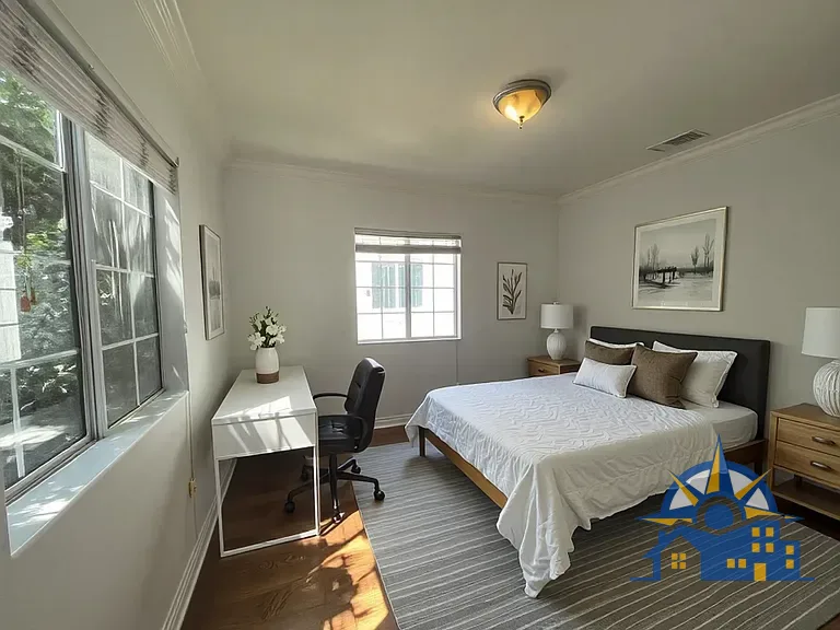 3439 S Catalina St - USC Student Housing