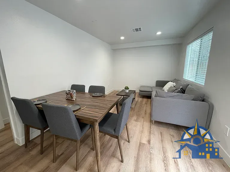 3439 S Catalina St - USC Student Housing