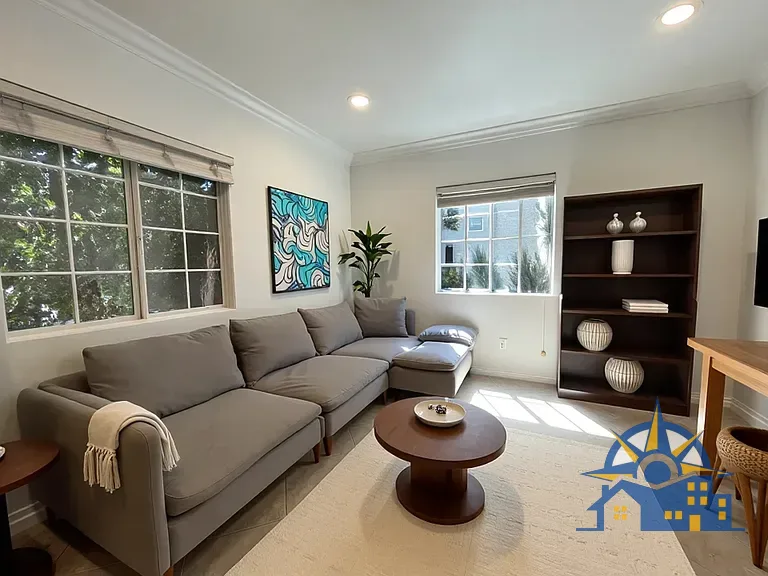 3439 S Catalina St - USC Student Housing
