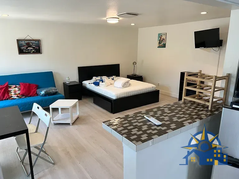 1927 Hauser Blvd, Los Angeles, CA 90019
