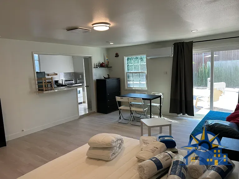 1927 Hauser Blvd, Los Angeles, CA 90019