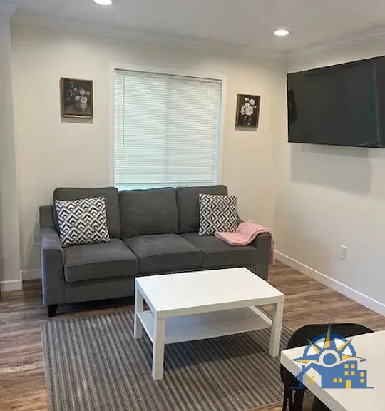 15524 Sylvan St, Van Nuys, CA 91411
