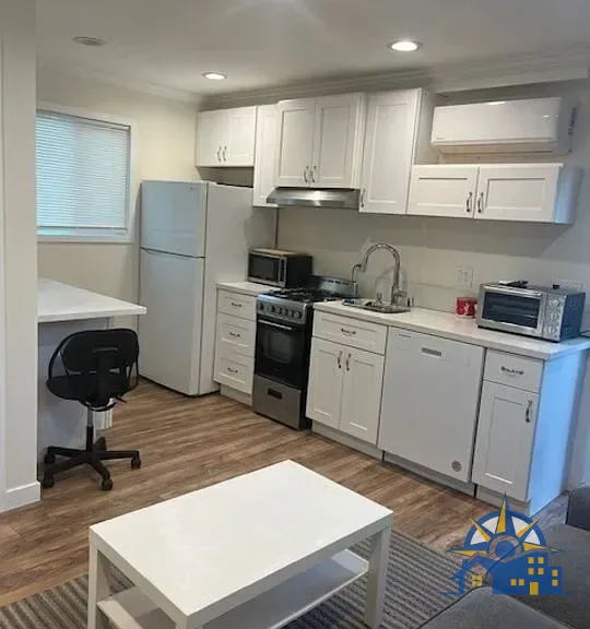 15524 Sylvan St, Van Nuys, CA 91411