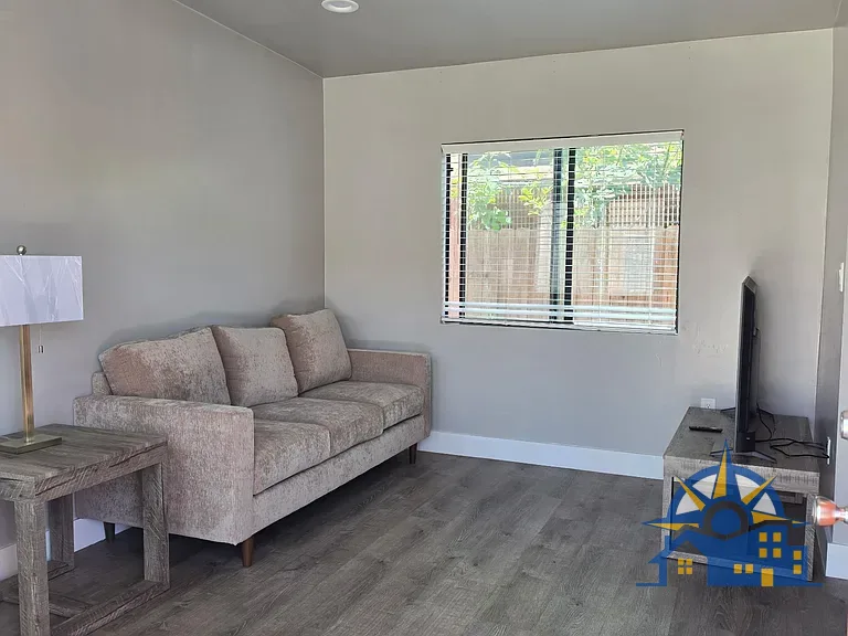 2807 1/2 Buckingham Rd