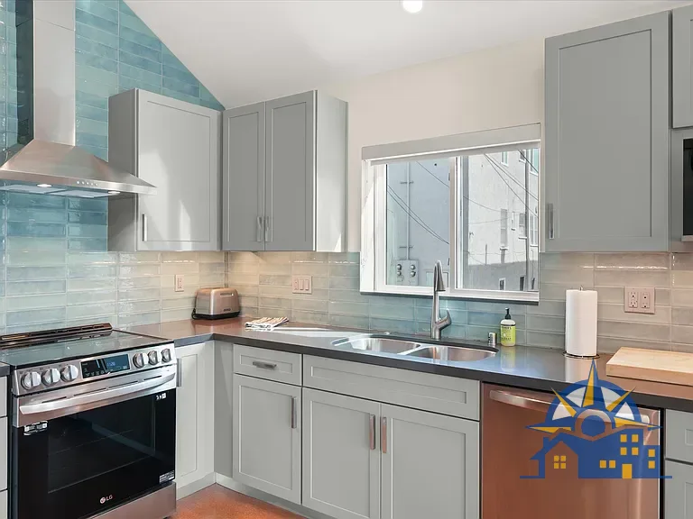 2022 W West View St, Los Angeles, CA 90016