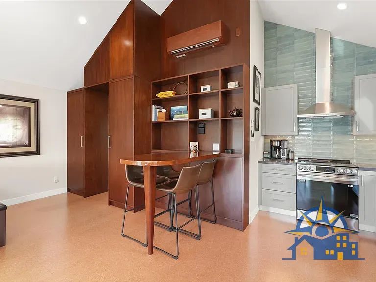 2022 W West View St, Los Angeles, CA 90016