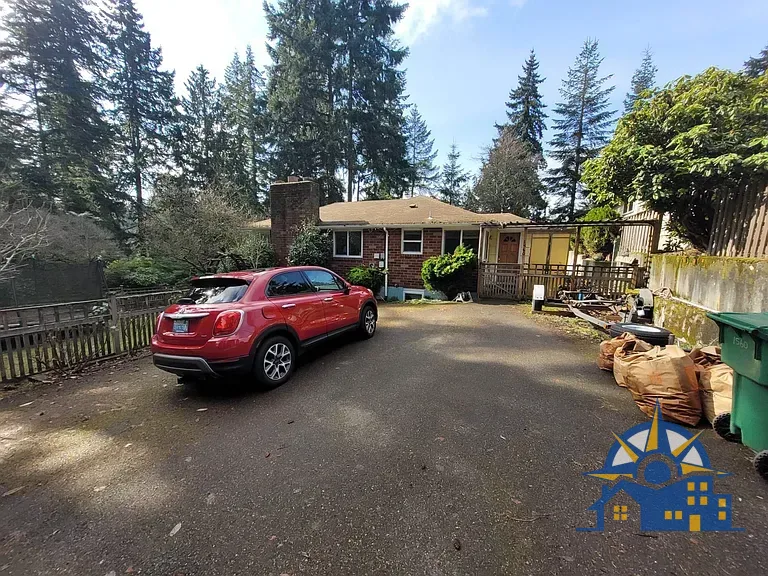 1560 NE 106th St, Seattle, WA 98125