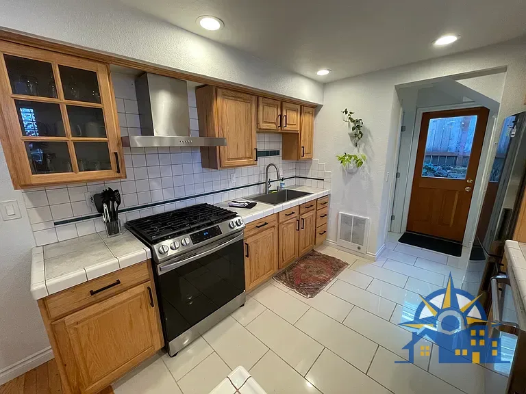 511 Ward St, APT 4