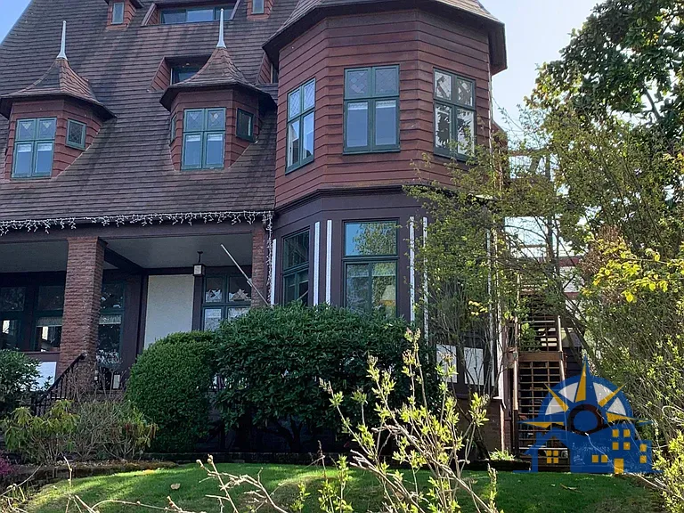 802 N Yakima Ave